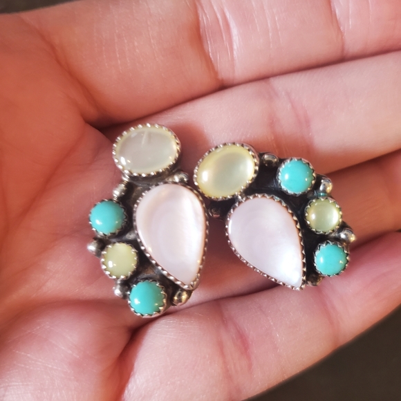 Navajo Emma Lincoln Turquoise/MOP Clip-on Earrings - Picture 4 of 9